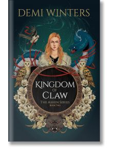 Корицата на книгата Kingdom of Claw (издание за износ) показва руса жена в кожа, обградена от сови, цветя, синя змия и тъмен вълк в кръгла дървена рамка; действието се развива в кралство Иселдур, вдъхновено от викингската тематика.