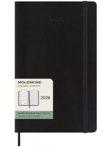 Класически черен седмичен тефтер-органайзер Moleskine Black 2026 г. С меки корици, еластична лента, текстилен разделител и етикет с марката, годината и изображение на седмичното разпределение.