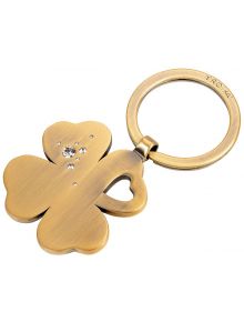 Ключодържател Troika - Girls Best Friends Clover Bronze е ключодържател в златист цвят с талисман от четирилистна детелина с блестящи кристали, сърцевиден изрез и надпис TROIKA.
