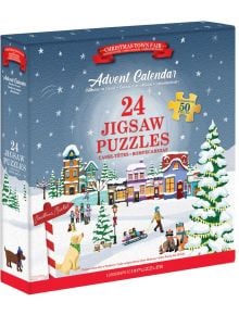 Отпразнувайте сезона с Коледен адвент календар Eurographics - Коледен базар в града, 24 x 50 части, включващ 24 празнични пъзела, които разкриват очарователна сцена на заснежен коледен пазар.
