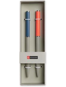 Комплект от две метални химикалки Miquelrius Thin Metallic Gray сиви корпуси и капачки, едната със син акцент, другата с оранжев, подредени в бежова кутия с надпис MIQUELRIUS.