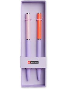 Комплект от две метални химикалки Miquelrius Thin Metallic Mauve с лилави корпуси и горна част в розово и оранжево са подредени една до друга в елегантна, брандирана лилава кутия.