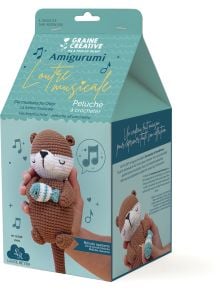 Кутия за комплект занаятчийски изделия в цвят тил за Комплект за плетене Амигуруми Graine Creative - Видра, музикална, с плетена на една кука видра, която държи шарена риба. Включва многоезичен текст за начинаещи любители на плетенето на една кука.