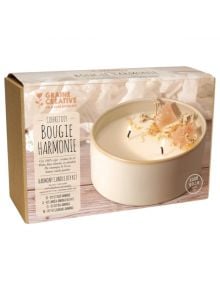 The Комплект за правене на свещ Graine Creative - Хармония включва бяла керамична ароматична свещ с изсушени цветя и кристали, изработена ръчно от 100% соев восък за красив и ароматен акцент.