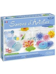 Креативен комплект SentoSphere - Създай сапуни Artist's e вегански, произведен във Франция за възраст 8-99 г. Комплектът съдържа цветни форми за сапун, аромати и калъпи - идеален за творческо правене на сапун у дома.