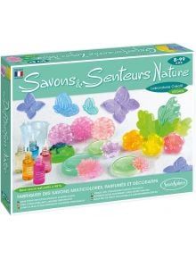 Креативен комплект SentoSphere - Създай сапуни: кутия с цветни веган сапуни във форма на цветя, глицеринова основа, етерични масла и формички. Подходящ за възраст 8-99 г. Акцентира на натурални съставки и веган формула.