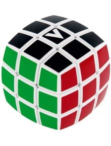 Кубче за редене V-Cube 3x3, заоблена форма, с черни, зелени и червени квадратчета по извитата повърхност, гледано под ъгъл - уникален логически пъзел за фенове на механични главоблъсканици.