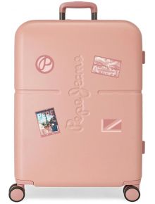 Големият куфар Pepe Jeans Chest Pink, 70 см, от ABS материал с 4 колела и украса с P лого, UK флаг и два правоъгълни стикера, стои изправен на бял фон.