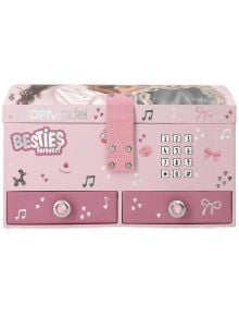 Голяма кутия за бижута Top Model с код и мелодия My Best Friend Forever е розова, с надпис "Besties forever!", сърца, музикални ноти, клавиатура, две чекмеджета и розова текстилна дръжка.
