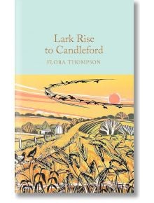 Корицата на книгата "Lark Rise to Candleford" изобразява залязващ селски пейзаж с полета, къщи, дървета и птици в V-образна форма, напомняща за живота в английско село. Част от изданието Macmillan Collector's Library.