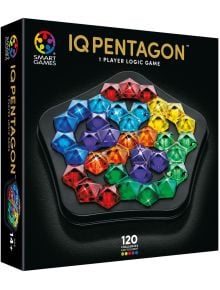 На изображението е показана кутията на Smart Games IQ Deluxe Pentagon, логическа игра, налична в книжарница Orange, с цветни парчета пъзел с форма на петоъгълник и реклама на 120 предизвикателства за възрасти от 14 години нагоре.