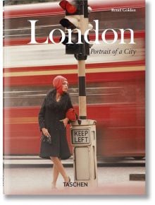 Стилна жена с червена забрадка и черно палто стои до знак KEEP LEFT, докато червен двуетажен автобус преминава по лондонска улица, запечатвайки духа на града. Корицата на книгата включва: Лондон: Лондон: Портрет на един град.