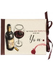 Луксозна поздравителна картичка - Wine and You: ръчно изработена, с илюстрация на бутилка Birthday Wine, чаша червено вино, коркова тапа и петно от вино. Надпис: Две неща остаряват идеално: Вино и Вие. Идеална за всеки повод!.
