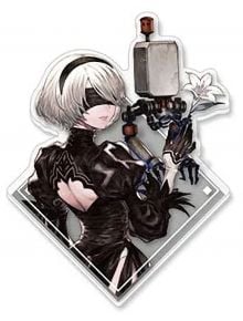 Беловлас андроид от NieR Automata в черна рокля и превръзка на очите държи бяла лилия, докато нейният мехов спътник протяга ръка - идеален за феновете, включен в колекцията за 15-годишнината на серията NieR, асортимент.
