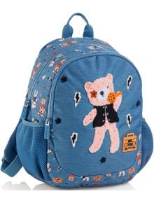 Малка детска раничка Miquelrius Rock Star, 7 л: синя, с релефно мече, щампи със зайчета и звезди, частично от рециклирани пластмасови бутилки. Сини ципове, мрежести странични джобове и малък оранжев надпис.