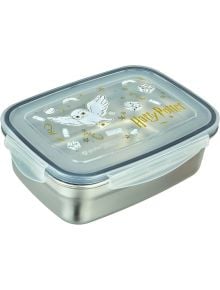 Метална кутия за храна Scooli Harry Potter, правоъгълна и от неръждаема стомана, с прозрачен капак с бяла сова, книги, звезди, златист надпис Harry Potter и странични закопчалки.