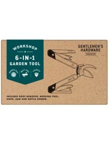 Илюстрация на градинския инструмент Мултиинструмент Gentlemen's Hardware 6 в 1 с дървена дръжка - включващ уред за премахване на корени, инструмент за плевене, нож, трион и отварачка за бутилки - изобразен на фон в стил кафяв картон. Предлага се в книжарн