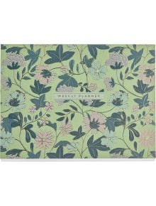 Настолният седмичен планер Miquelrius Golden Jazmine А4 има пастелни флорални мотиви на светлозелен фон, с нежни сини, розови и лилави цветя и надпис WEEKLY PLANNER в бял правоъгълник по средата.