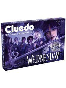 Настолна игра Cluedo: Wednesday включва Wednesday Addams и други герои от сериала със загадъчен готически дизайн, лилави тонове и емблематичната порта на Академия Nevermore на кутията.