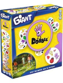 Кутия на настолна игра Dobble Giant с цветни символи върху картите и голямо розово лого на ръката на жълт фон. Налична в книжарница Orange, тя показва игра на открито и е подходяща за деца на възраст от 6 години.