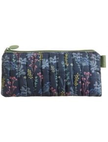 Несесер Miquelrius Hidden Forest Padded Blue е тъмносин ватиран калъф със зелен цип, украсен с розови, сини и жълти ботанически мотиви - идеален за козметика или ежедневни неща от първа необходимост.
