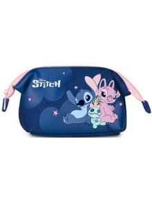 Несесер Seven Lilo & Stitch Starry Eyed е тъмносин несесер с розов цип, с изобразени Stitch, Angel и Scrump на Disney отпред, както и "Stitch" в бяло - идеален за всеки фен.