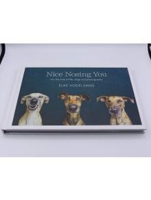 Nice Nosing You е очарователна фотокнига с изразителни портрети на кучета, в която се отбелязва връзката между кучетата и фотографията.