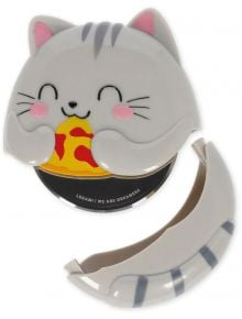 Нож за пица Legami - Kitty е сладка, кръгла пица с формата на котка със сиви ивици, розови ушички, румени бузки и парче в лапата. Опашката в долната част служи като дръжка за лесно използване.