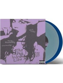 Комплектът Olivia Rodrigo - Live From Glastonbury (2 VINYL) е с лилаво оцветена обложка и включва записи на BBC на син и сив винил, като плочите се виждат частично под обложката.