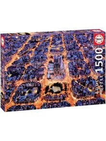 Пъзел Educa: Barcelona, 1500 части - кутия с въздушен вечерен изглед към осветената Саграда Фамилия и уличната мрежа на града. Перфектен избор за всеки колекционер!.