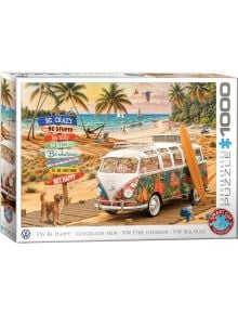 Пъзелът Eurographics - VW Be happy, 1000 части показва тропически плаж с украсен Volkswagen бус, сърфове, палми и цветна табела. На пясъка има хора и кучета край морето - идеален избор за феновете на плажни пейзажи!.