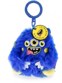 Плюсният ключодържател Legami - Чудовище е пухкав син ключодържател с три очи, широка уста, остри зъби, розов език, бели ръце и жълто КУСАНЕ! AAARGH DORA tag-a забавен подарък със сърдечно послание.