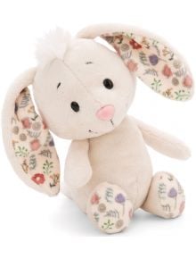Кремавото зайче Плюшена играчка Nici, 20 см, с розов нос, бродирана усмивка и флорална материя на ушите и лапите е идеален подарък за деца или прекрасен акцент за великденската ви кошничка.