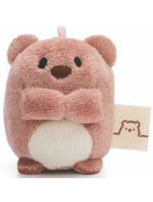 Малко кафяво мече Nici Mymochi Minis плюшена играчка с бяло коремче, кафяв нос и черни очи. Ръцете му са кръстосани и има кръгли уши. Отстрани е прикрепен текстилен етикет с проста рисунка на мече. Предлага се в книжарница Orange.
