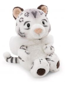 Плюшена играчка Nici - Снежният леопард Eleni, 20 см., седящ, сиви петна, розов нос, уши с черен връх и раирана опашка седи изправена и гледа напред.