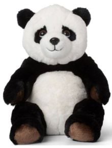 The плюшена играчка WWF - панда, 23 см от Bon Ton Toys има бяло лице и корем, черни уши, ръце и крака, кафяви стъпала и усмихнато изражение; седи изправена на бял фон.