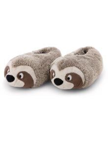 Плюшени пантофи Ничи - Ленивецът Изи, размер 36-39: меки и пухкави пантофи с дизайн на ленивец-кръгло лице, кафява и кремава козина, големи бродирани очи.