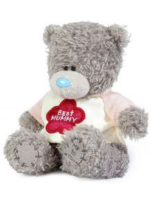 Плюшено мече Me To You - Best Mummy, 10 см: Сиво мече с емблематичен син нос, бели дрехи с червено цвете и надпис "Best Mummy" - идеален подарък за мама. С детайлни кръпки и надпис Me to You на крака.