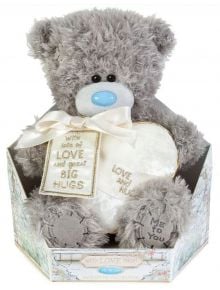Плюшено мече Me To You - Love and Hugs, 19 см, сиво с син нос, в кутия и бяло сърце с бродирани LOVE and GREAT BIG HUGS-перфектният подарък за любим човек.