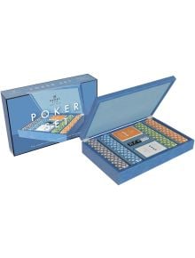 A Покер комплект в кутия от веган кожа Професор Пъзел с 200 чипа е отворен, показвайки цветни чипове, две тестета карти и зарчета. Кутията до него има изображение на комплекта и надпис Poker Set.