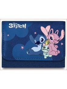 Синьо портмоне Seven Lilo & Stitch Starry Eyed с героите Стич, Ейнджъл и Скрамп върху лицевата страна, украсено със звезди и логото на Lilo & Stitch в горния ляв ъгъл.