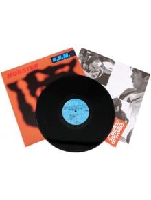 R.E.M. - Monster 25th Anniversary Remastered Edition (VINYL), с оранжева обложка и черно, размазано лице, частично покрива друг черно-бял ръкав на албума със снимки на хора на заден план.