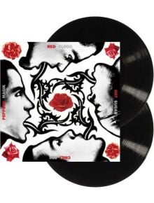 Две плочи на Red Hot Chili Peppers - Blood Sugar Sex Magik (2 VINYL) частична обложка на албум, на която са изобразени четири черно-бели лица, червени рози, стилизирани езици, свързани с централна роза, и текстът на заглавието.