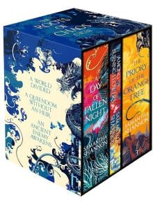 Кутията "Корените на хаоса" включва прочутата поредица на Саманта Шанън с ярки корици с дракони и замъци и слоган: Разделен свят. Кралска фамилия без наследник. Древен враг се събужда.