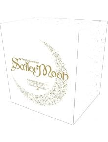 Бялата кутия със златен текст и звезди с надпис Sailor Moon Naoko Takeuchi Collection Box Set, Vol. 2, е с блестящ полумесец - идеална за всеки фен на Sailor Moon или Codename Sailor V.