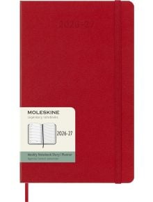 Червен седмичен бележник-органайзер Moleskine за 18 месеца (юли 2026 – декември 2027) с ластик и релефно „2026-27“ върху корицата, етикет с информация и малка илюстрация на отворен тефтер.