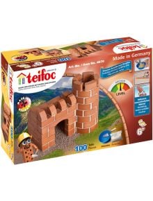 Кутия на "Сглобяем модел Teifoc с тухлички: Малък замък, 100 части" - конструктивен комплект с мини тухли за деца над 6 години, произведен в Германия. На кутията е показана умален модел на средновековна кула.