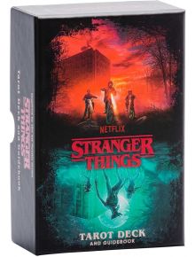Таро палубата и пътеводителят Stranger Things са вдъхновени от Netflix и изобразяват деца на велосипеди под червено небе - идеални за фенове и колекционери, които търсят най-добрия подарък за Stranger Things.