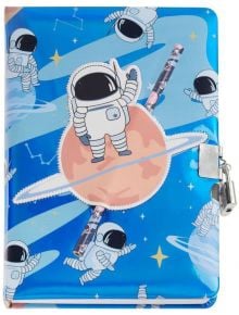 Тефтерът Miquelrius Back2Fun Holographic Astronaut е син холограмен дневник с анимационни астронавти и планети, със странично заключване и химикалка с изображения на астронавти, поставена в капака.
