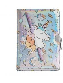 Тефтерът Miquelrius Back2Fun Holographic Unicorn има блестяща холографска корица с илюстрация на еднорог, закачливи шарки и се предлага с подходяща химикалка с мотиви на еднорог, прикрепена отпред.